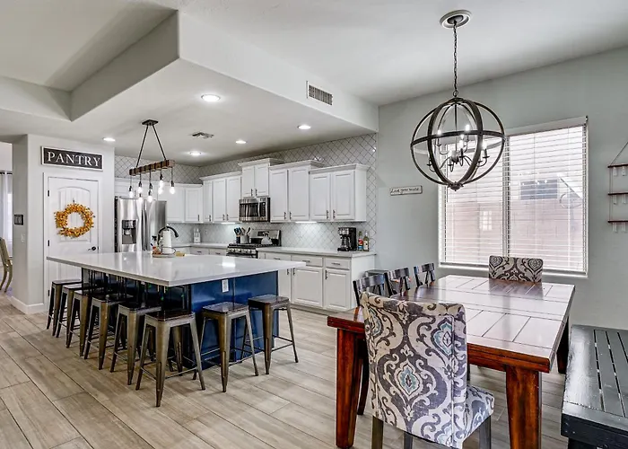Outdoor Oasis W/ Pool! Group Escape Dom wakacyjny Glendale