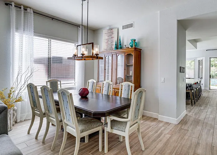 Dom wakacyjny Outdoor Oasis W/ Pool! Group Escape Glendale