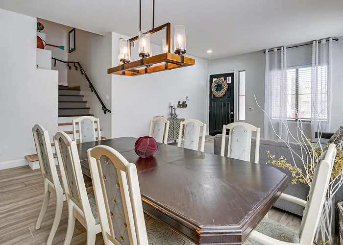Outdoor Oasis W/ Pool! Group Escape * Glendale
