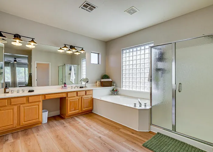 Outdoor Oasis W/ Pool! Group Escape * Glendale