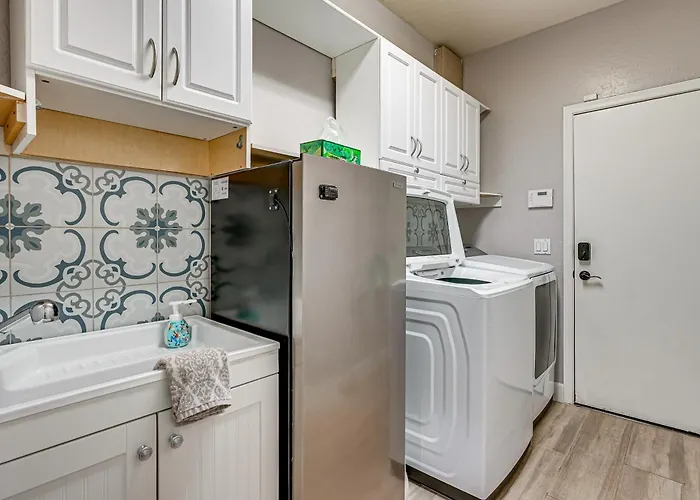 Outdoor Oasis W/ Pool! Group Escape Dom wakacyjny Glendale