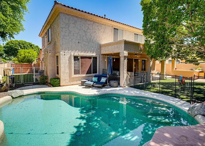 Outdoor Oasis W/ Pool! Group Escape * Glendale